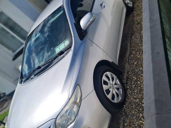 Toyota Corolla Saloon, Diesel, 2013, Silver