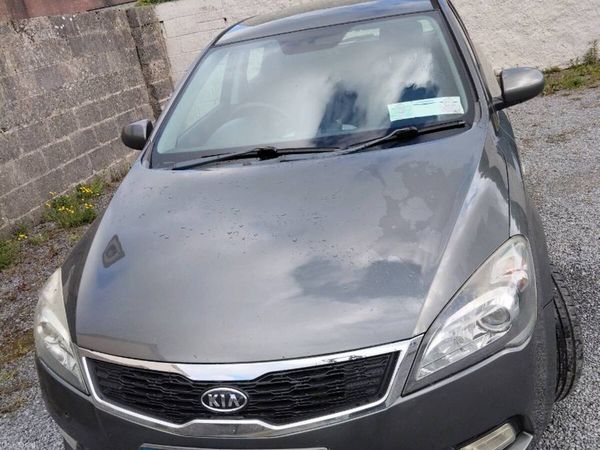 Kia Ceed Hatchback, Diesel, 2011, Silver
