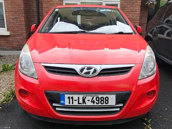 Hyundai i20 Hatchback, Petrol, 2011, Red