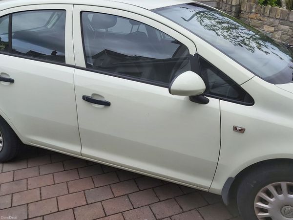 Opel Corsa Hatchback, Petrol, 2011, Green