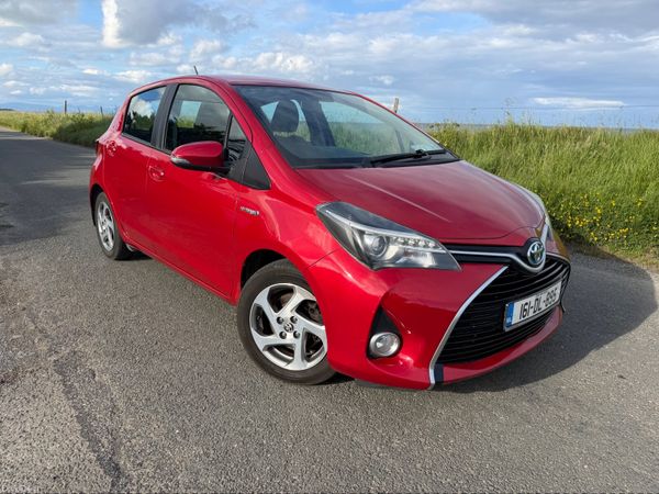 Toyota Yaris Hatchback, Petrol Hybrid, 2016, Red