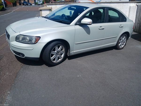 Volvo S40 Saloon, Diesel, 2011, White