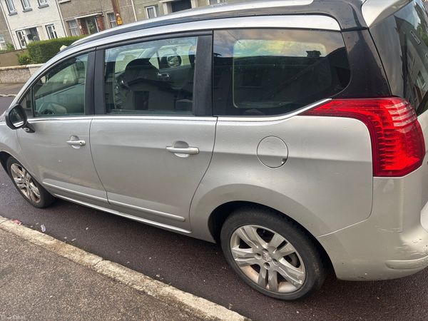 Peugeot 5008 MPV, Diesel, 2016, Silver