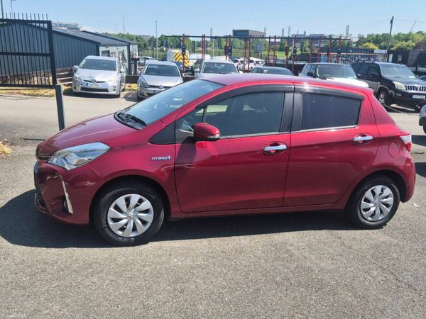 Toyota Yaris MPV, Petrol Hybrid, 2019, Grey