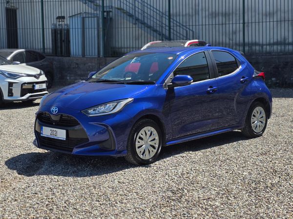 Toyota Yaris Hatchback, Petrol Hybrid, 2021, Blue