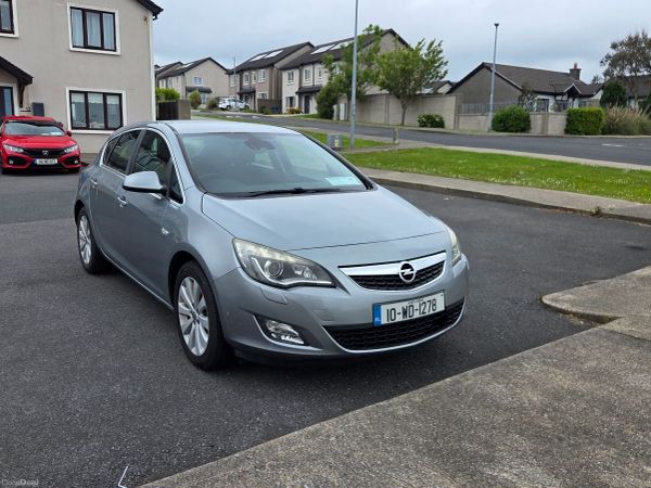 Opel Astra Hatchback, Diesel, 2010, Silver