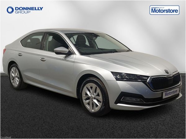 Skoda Octavia Hatchback, Petrol Hybrid, 2021, Silver
