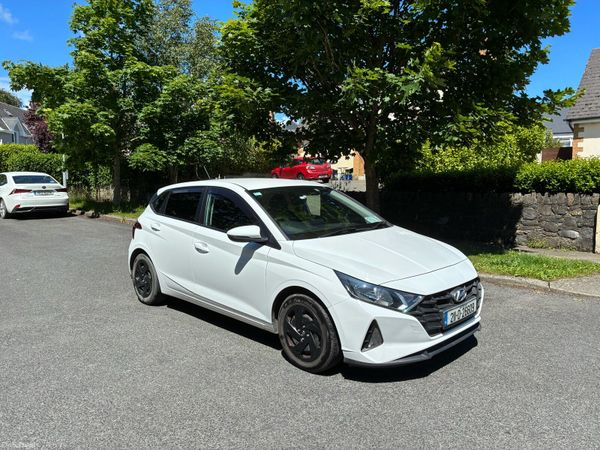 Hyundai i20 Hatchback, Petrol, 2021, White