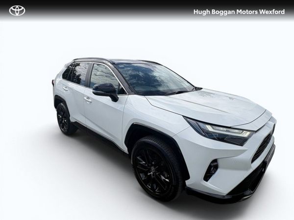 Toyota Other Estate, Petrol Hybrid, 2022, White
