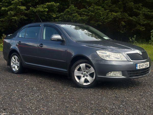 Skoda Octavia Hatchback, Petrol, 2010, Grey