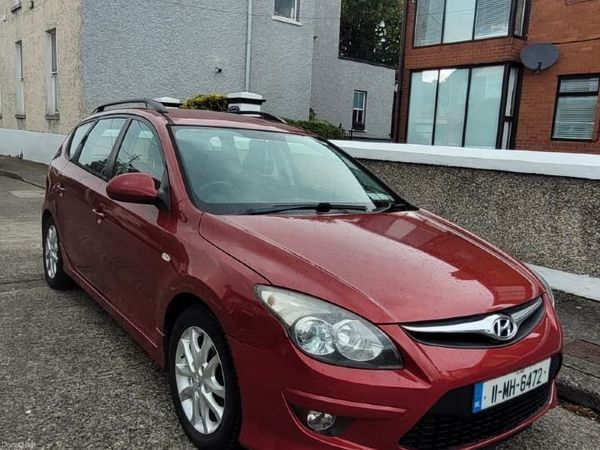 Hyundai i30 Estate, Diesel, 2011, Red