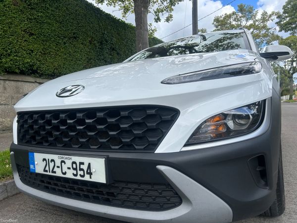 Hyundai KONA MPV, Petrol, 2021, White