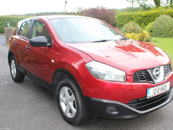 Nissan Qashqai Hatchback, Diesel, 2012, Red