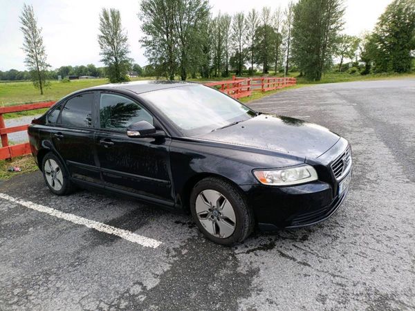 Volkswagen Passat Saloon, Diesel, 2010, Red