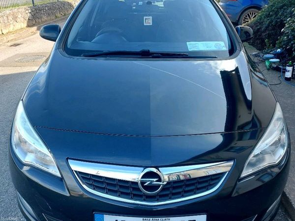 Opel Astra Hatchback, Petrol, 2012, Black