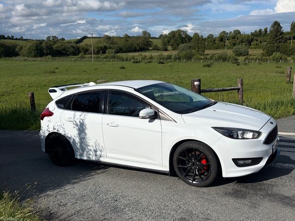 Ford Focus Hatchback, Diesel, 2014, White