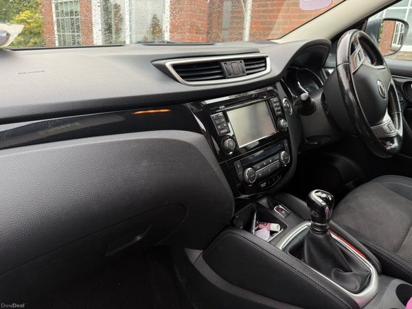 Nissan Qashqai Hatchback, Diesel, 2014, White
