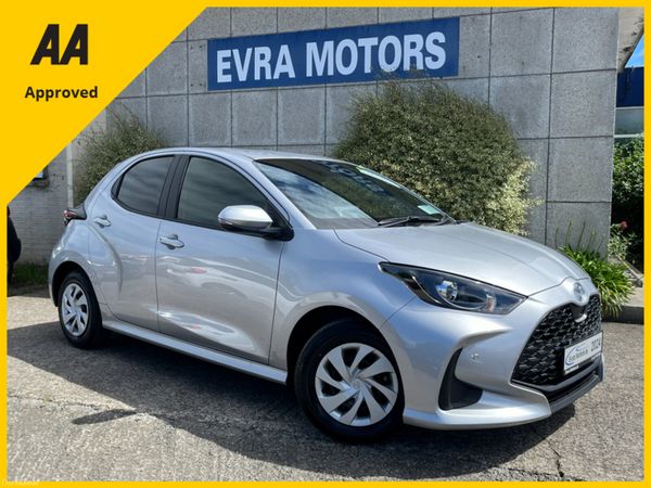 Toyota Yaris Hatchback, Petrol Hybrid, 2024, Silver