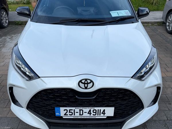 Toyota Yaris Hatchback, Petrol Hybrid, 2025, White