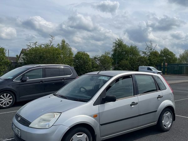 Ford Fiesta Hatchback, Petrol, 2004, Silver