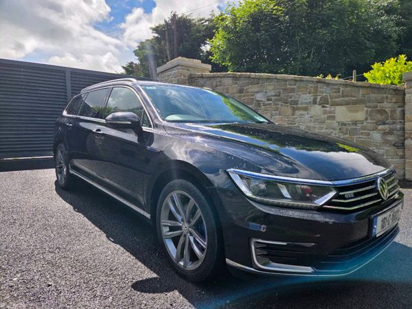 Volkswagen Passat Estate, Petrol Plug-in Hybrid, 2018, Black