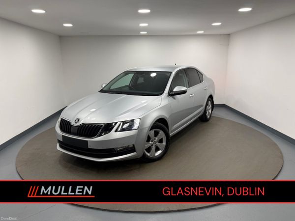Skoda Octavia Hatchback, Diesel, 2019, Silver
