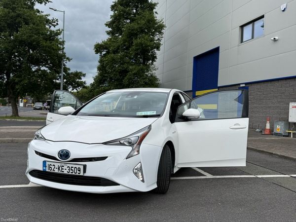 Toyota Prius Hatchback, Petrol Hybrid, 2016, White