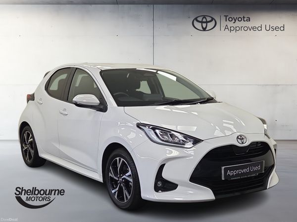 Toyota Yaris Hatchback, Petrol Hybrid, 2024, White