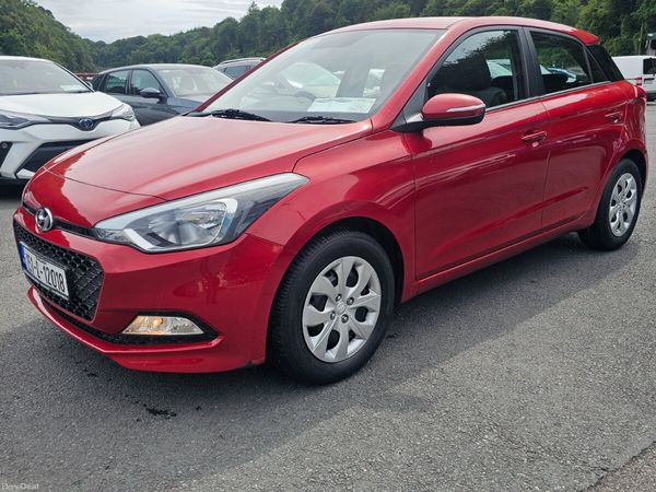 Hyundai i20 Hatchback, Petrol, 2015, Red