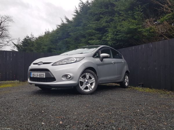 Ford Fiesta Hatchback, Petrol, 2009, Silver