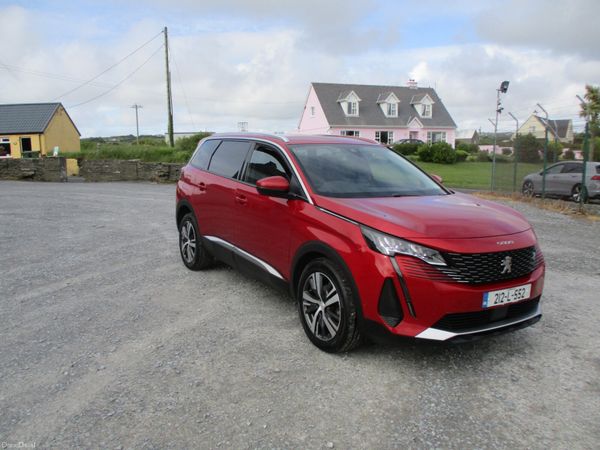 Peugeot 5008 MPV, Diesel, 2021, Red