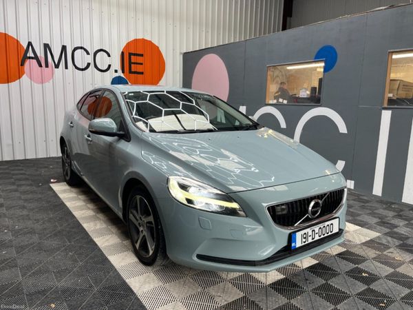 Volvo V40 Hatchback, Diesel, 2019, Blue