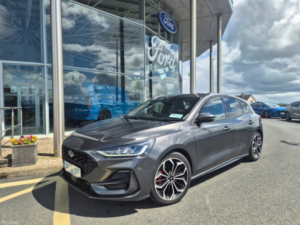 Ford Focus Hatchback, Petrol, 2024, Grey