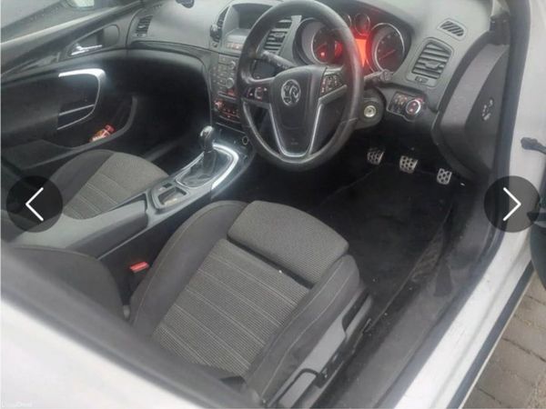 Vauxhall Insignia Hatchback, Diesel, 2012, White