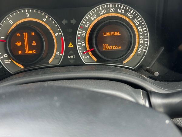 Toyota Corolla Saloon, Diesel, 2013, Silver