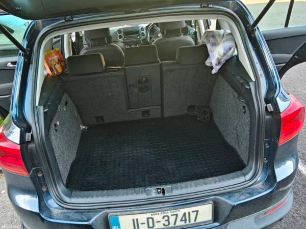Volkswagen Tiguan SUV, Diesel, 2011, Blue