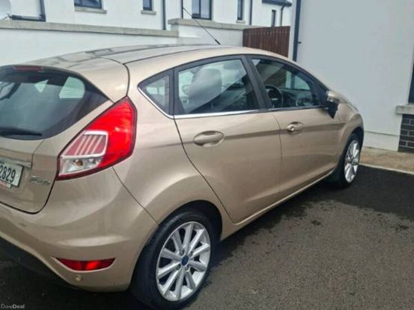 Ford Fiesta Hatchback, Petrol, 2016, Silver