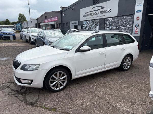 Skoda Octavia Estate, Diesel, 2014, White