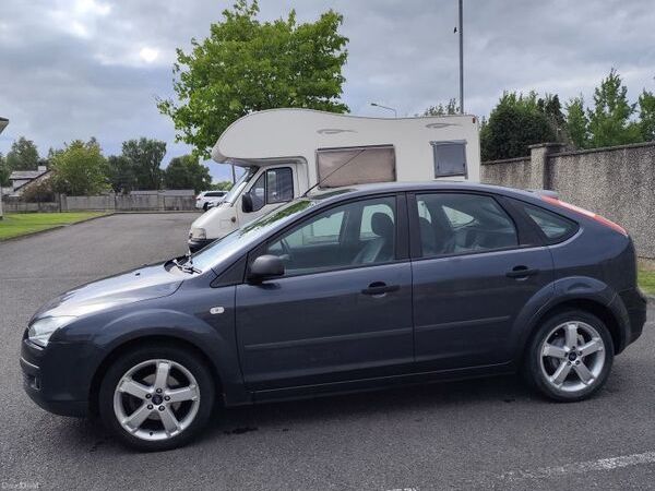 Ford Focus Hatchback, Petrol, 2006, Grey