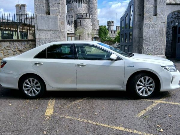 Toyota Camry Saloon, Petrol Hybrid, 2016, White