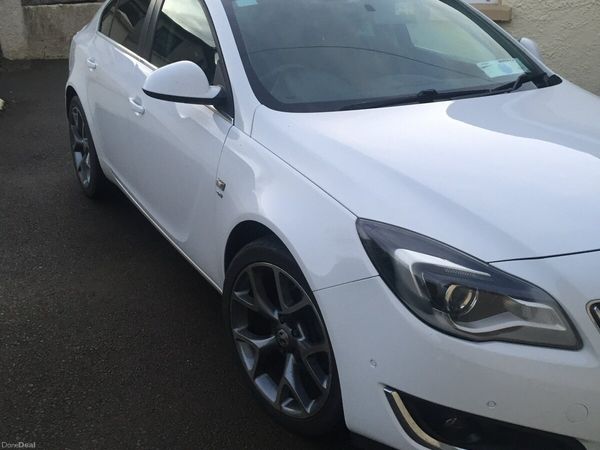Vauxhall Insignia Hatchback, Diesel, 2014, White