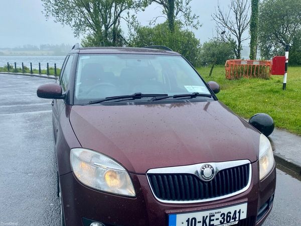 Skoda Fabia Estate/Jeep, Petrol, 2010, Red