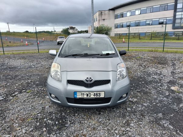 Toyota Yaris Hatchback, Petrol, 2011, Silver