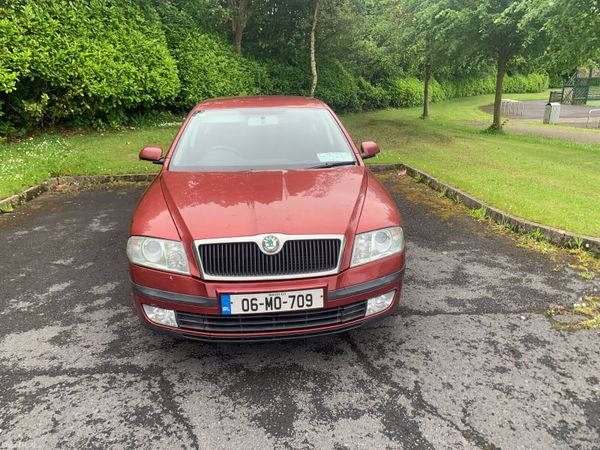 Skoda Octavia Hatchback, Petrol, 2006, Red