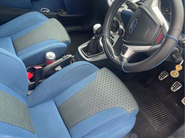 Ford Fiesta Hatchback, Diesel, 2011, White