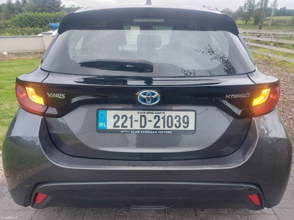 Toyota Yaris Hatchback, Petrol Hybrid, 2022, Grey