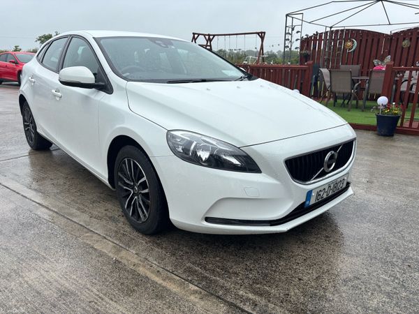 Volvo V40 Hatchback, Diesel, 2016, White