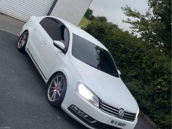 Volkswagen Passat Saloon, Diesel, 2012, White