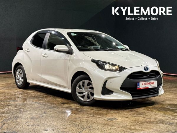 Toyota Yaris MPV, Petrol Hybrid, 2020, White