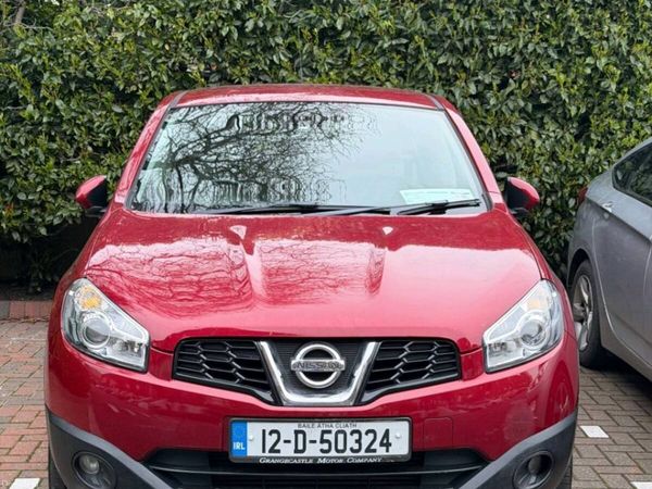 Nissan Qashqai Hatchback, Diesel, 2012, Red